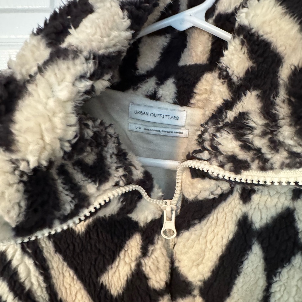 NEW Urban Outfitters Olivia Print Sherpa Jacket - Picture 2 of 5